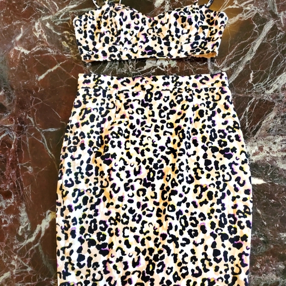 2 piece Outfit - Picture 1 of 10